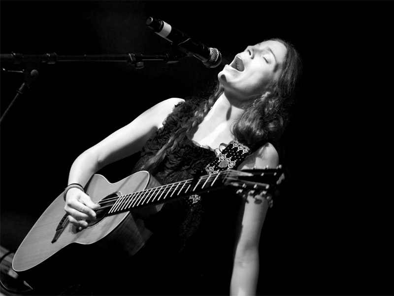 Yael NAIM